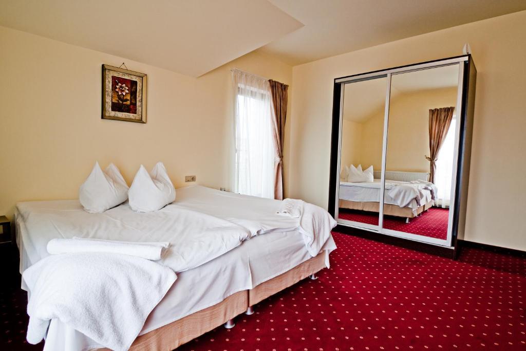 Pensiunea Schwartz Cluj-Napoca Phòng bức ảnh