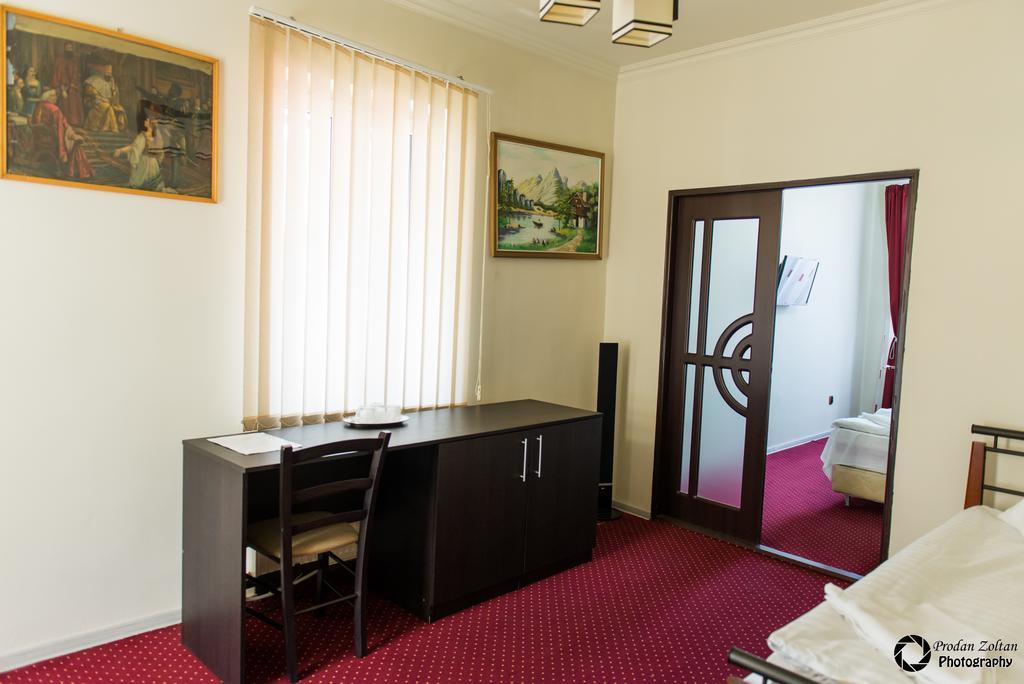 Pensiunea Schwartz Cluj-Napoca Ngoại thất bức ảnh